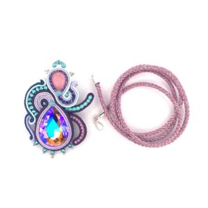 Broche medallon Jupiter Lila4 de Irene Garcia Designer