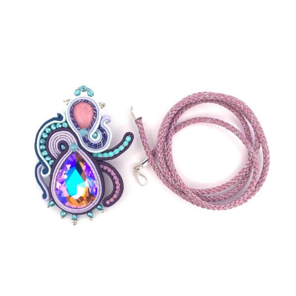 Broche medallon Jupiter Lila4 de Irene Garcia Designer