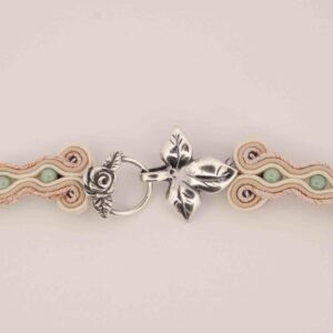 Collar resiliencia verde y morado2 de Irene Garcia Designer
