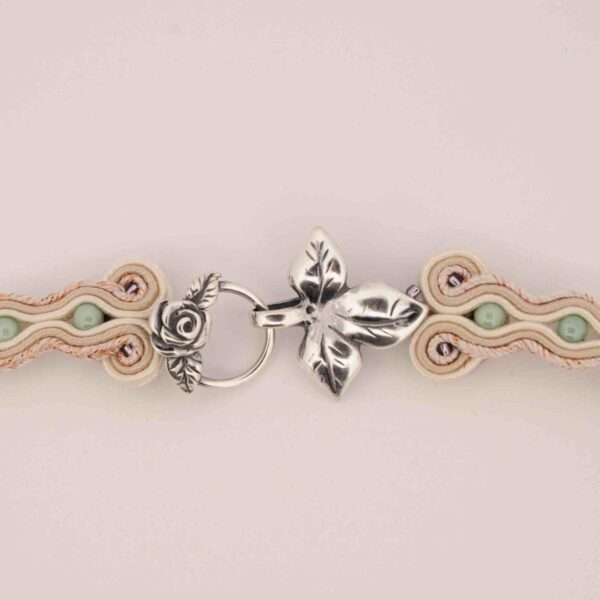 Collar resiliencia verde y morado2 de Irene Garcia Designer