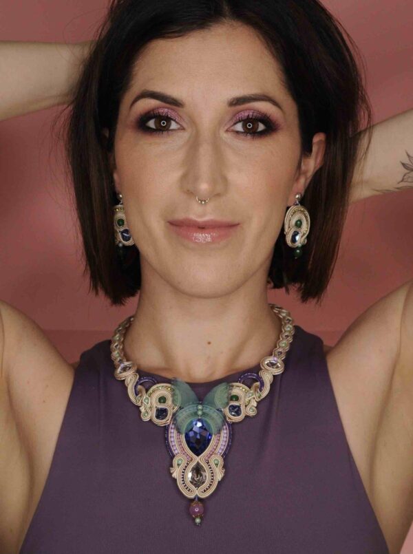 Collar resiliencia verde y morado5 de Irene Garcia Designer