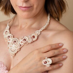 MaxiCollar Florecer2 de Irene Garcia Designer