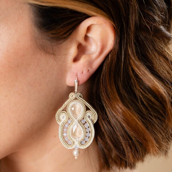Pendientes Begona crema2 de Irene Garcia Designer