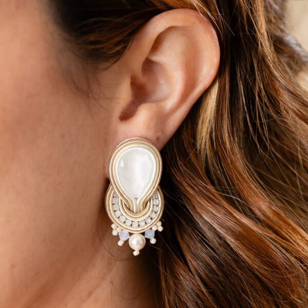 Pendientes Olalla Max crema4 de Irene Garcia Designer