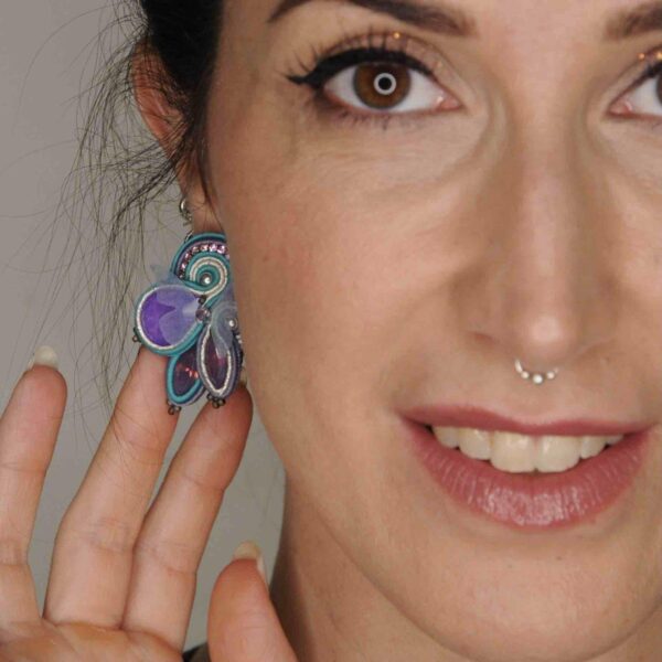 Pendientes Penelope morado y turquesa3 de Irene Garcia Designer