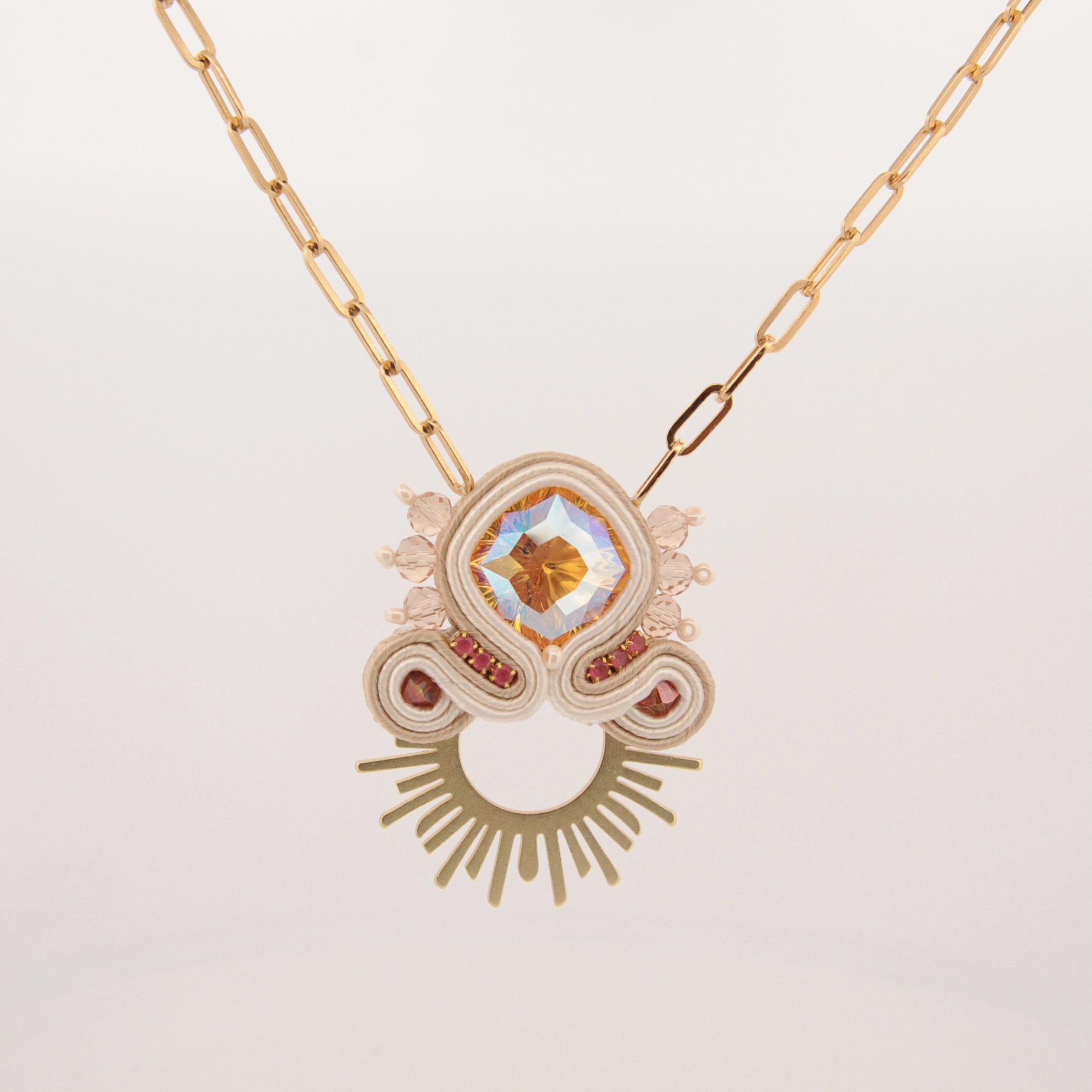 Colgante Marisol beige2 de Irene Garcia