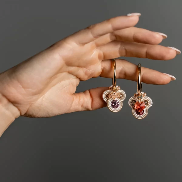 Pendientes Casiopea malva 1 Pendientes Casiopea malva2 de Irene Garcia Designe