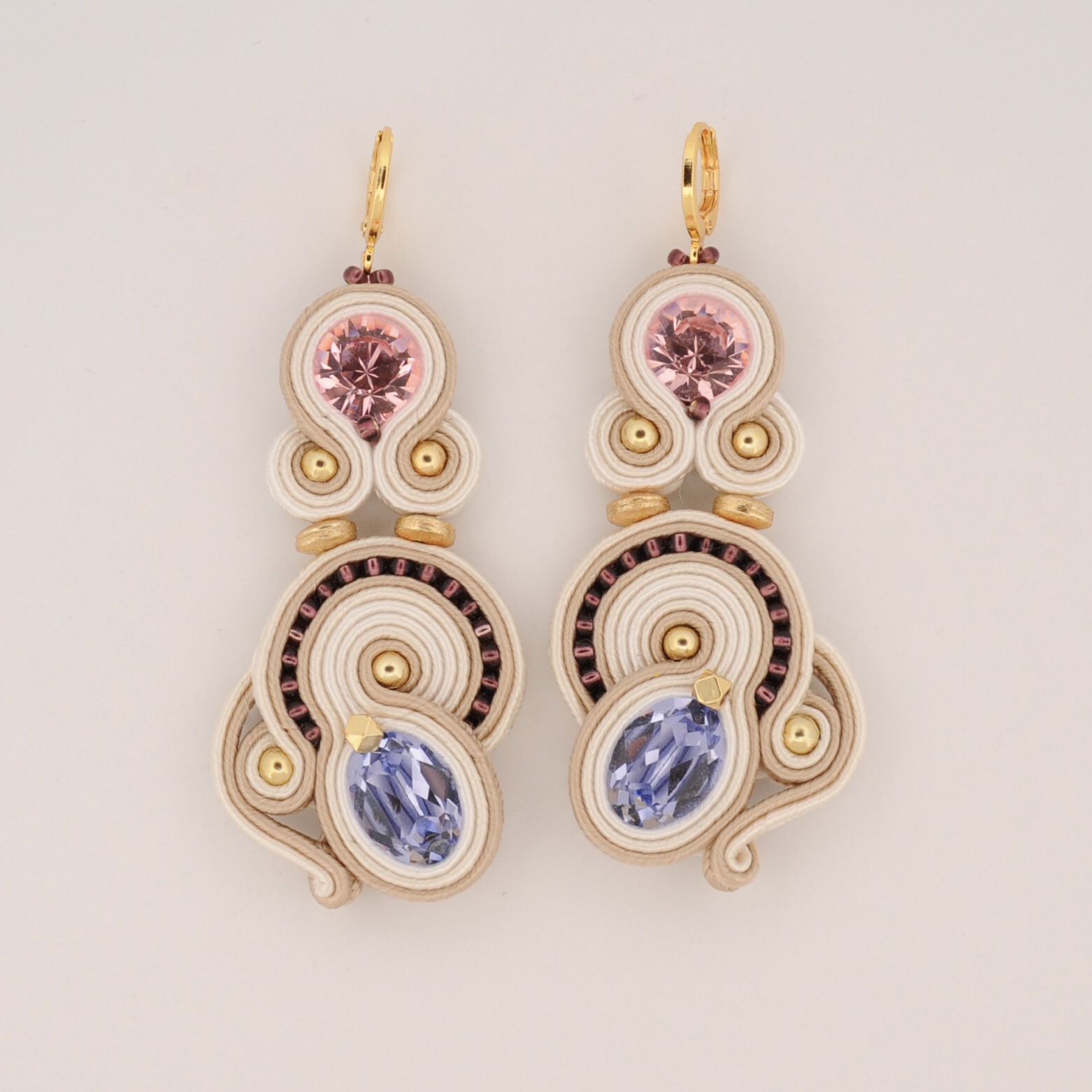 Pendientes Cataleya malva 2 Pendientes Cataleya malva3 de Irene Garcia Designer