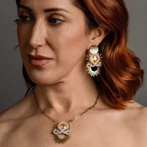 Pendientes Marisol beige 1 Pendientes-Marisol-beige-de-Irene-García-