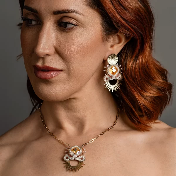 Pendientes-Marisol-beige-de-Irene-García- Pendientes Marisol beige de Irene Garcia
