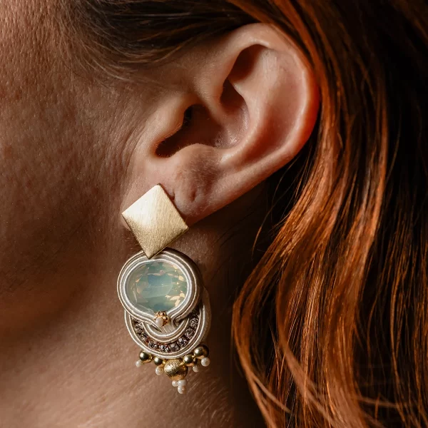 Pendientes Matilda beige2 de Irene Garcia Designer