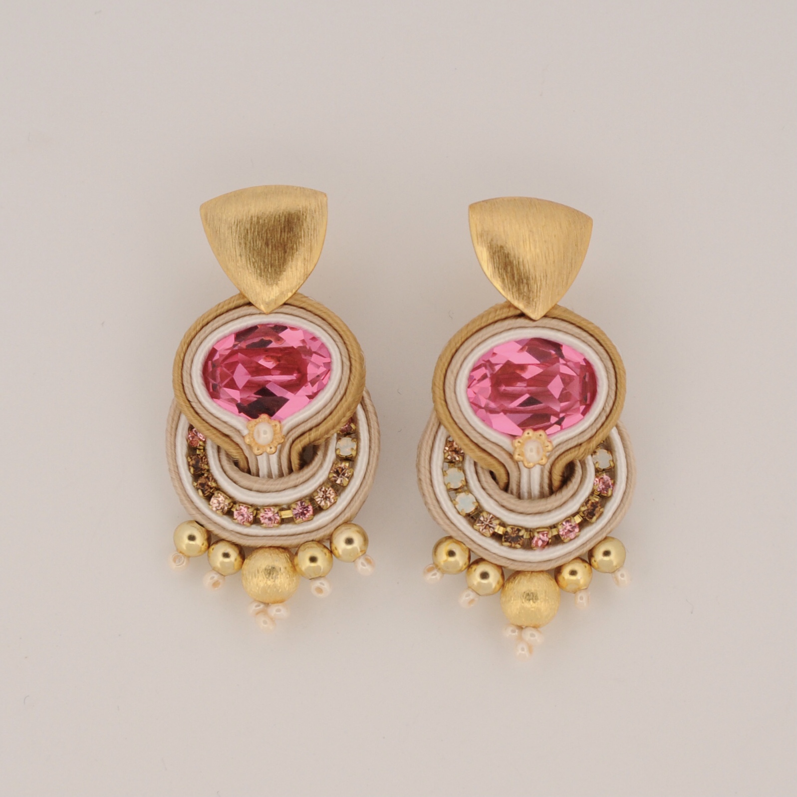 Pendientes Matilda rosa3 de Irene Garcia Designer